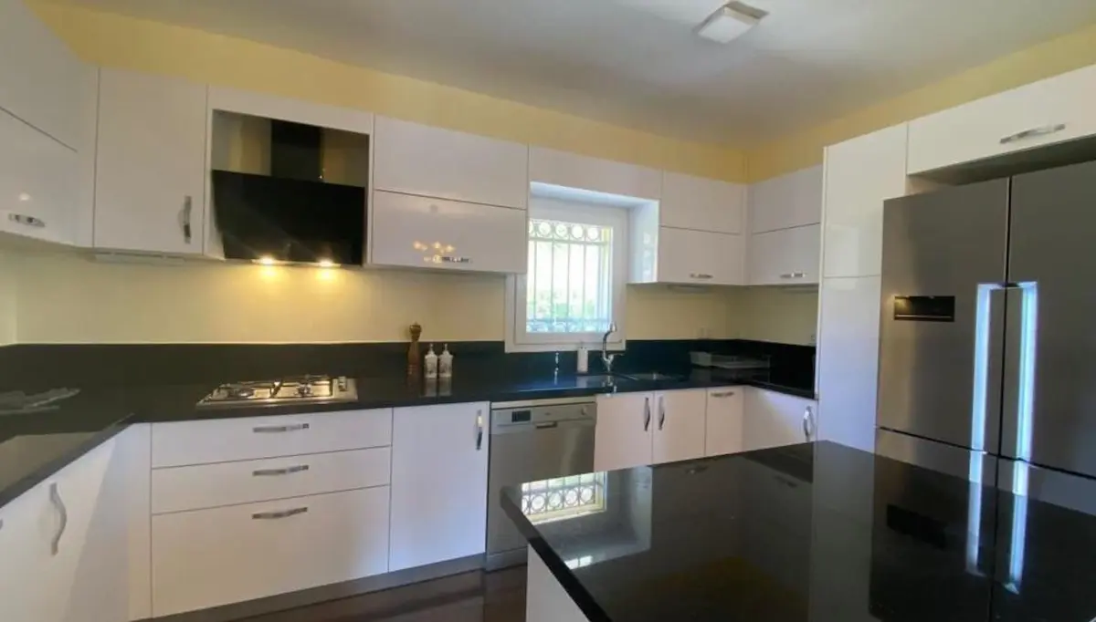Fitted kitchen